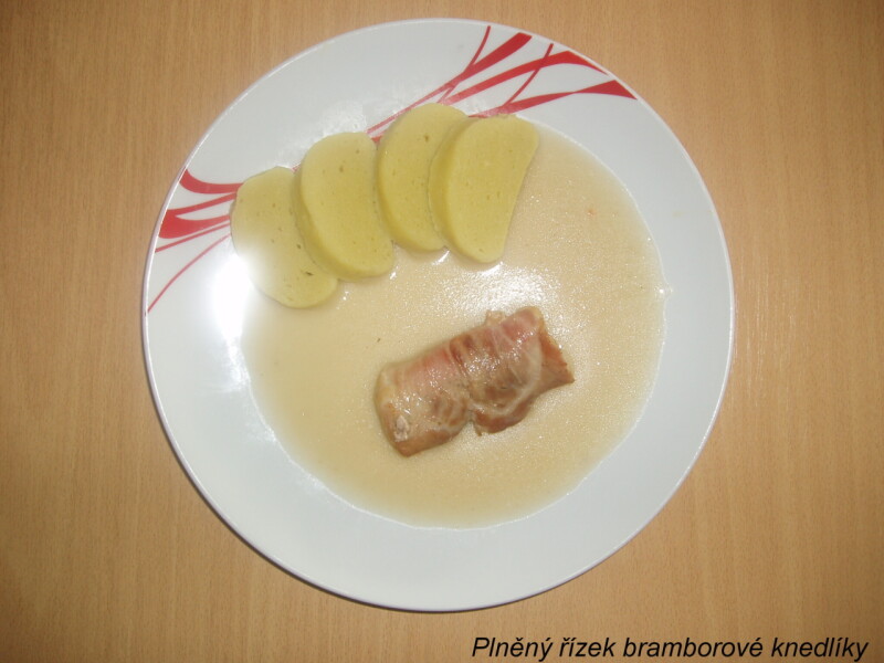 Plněný řízek bramborové knedlíky